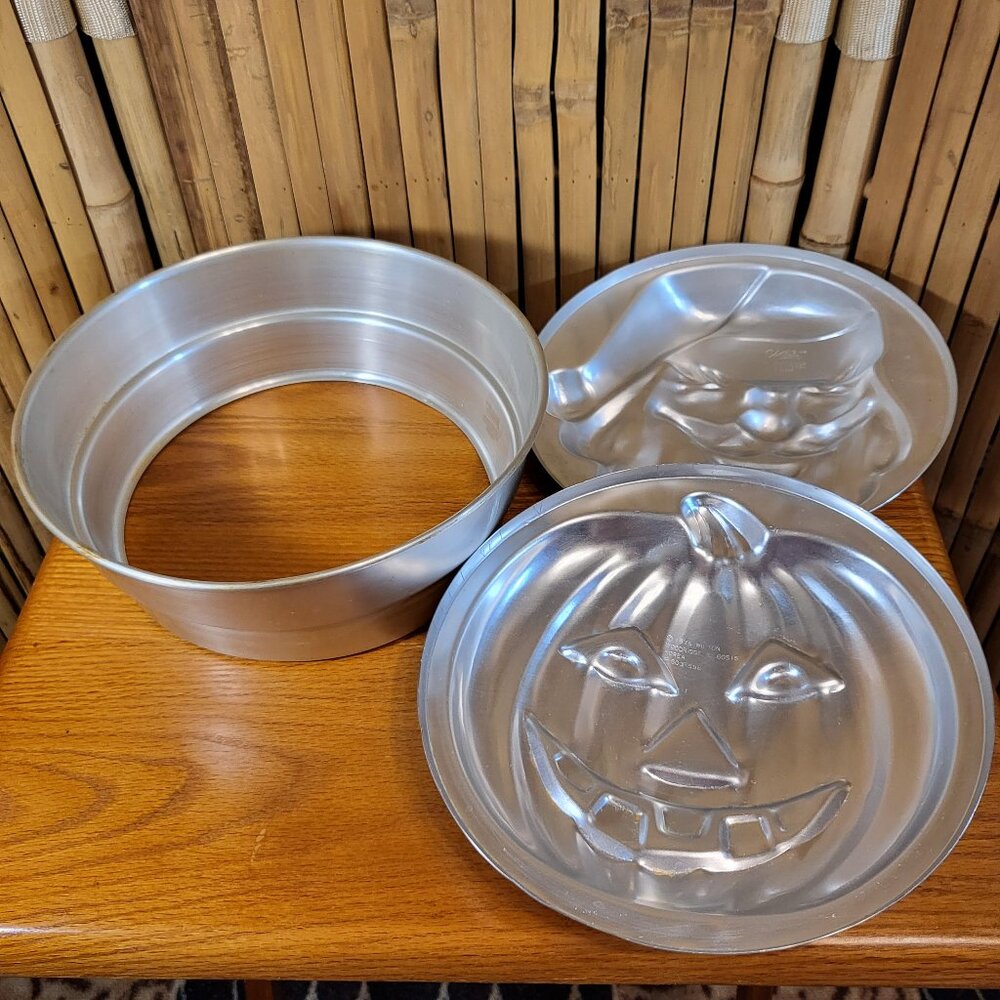 Wilton Vintage 10 in Round Ring Multi Event Cake Pan Set